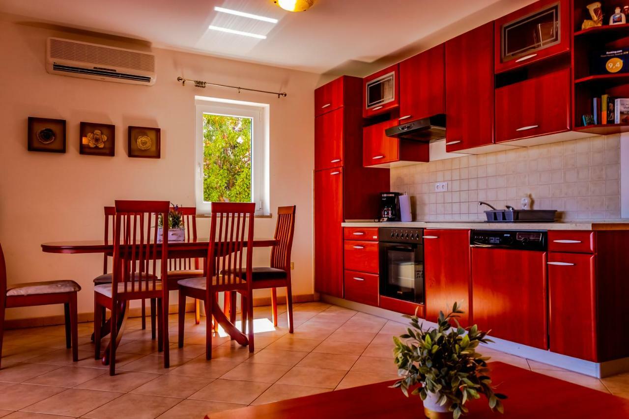 Abby Apartamento Kornić Exterior foto
