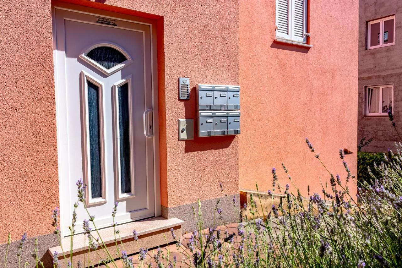 Abby Apartamento Kornić Exterior foto